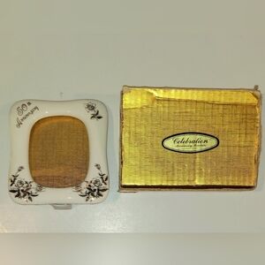 NIB 50TH WEDDING ANNIVERSARY ROYAL CROWN PORCELAIN GOLD LEAF PICTURE FRAME